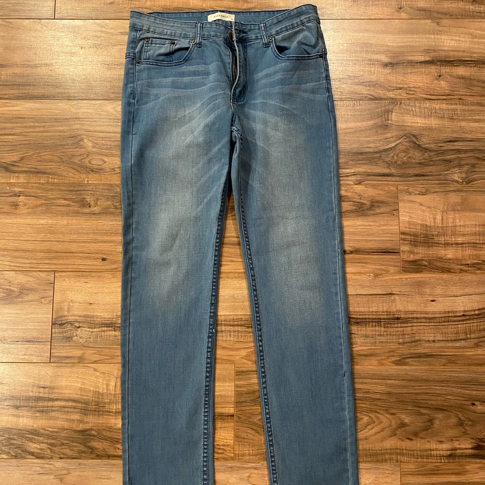 ASSEMBLY JEANS SIZE 34